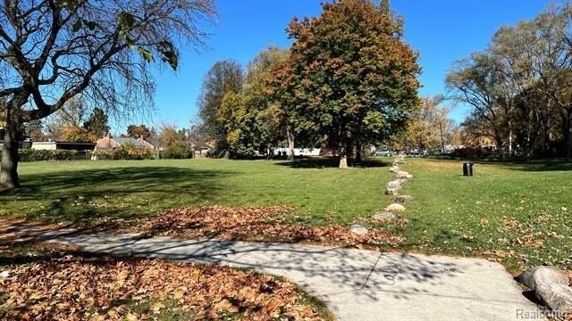 19229 Appleton St - Photo 4 of 15