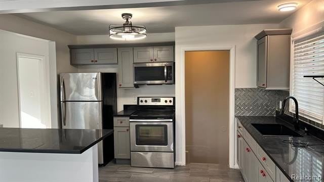 19229 Appleton St - Photo 7 of 15