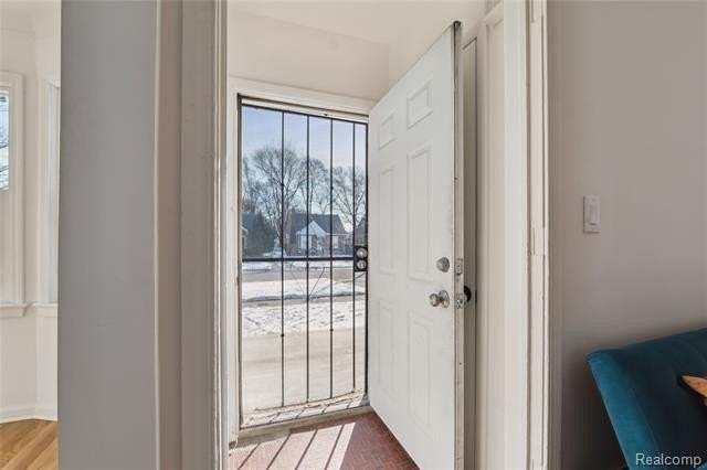 11659 Beaconsfield St - Photo 5 of 33