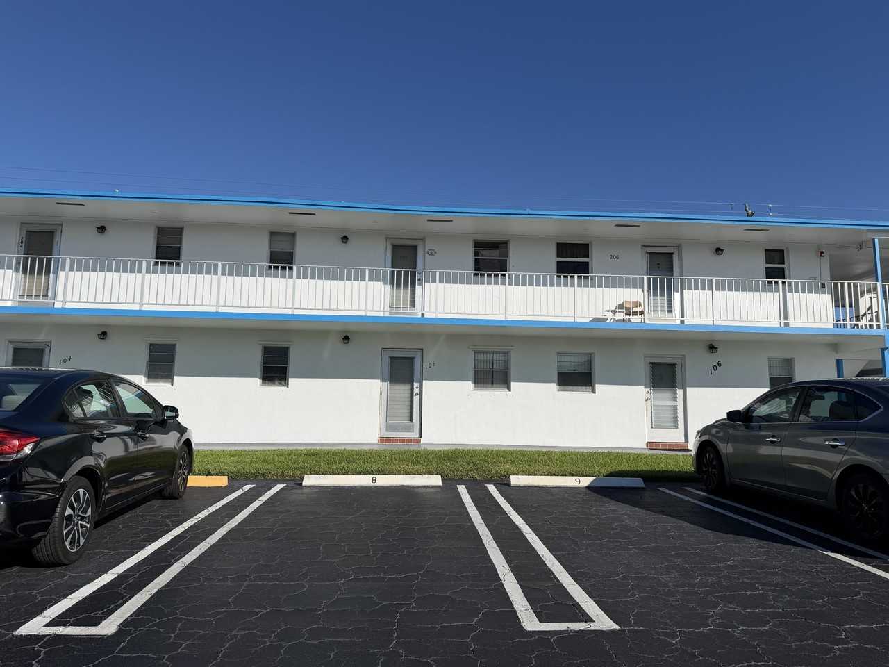 1113 Lake Ter #205 - Photo 2 of 3