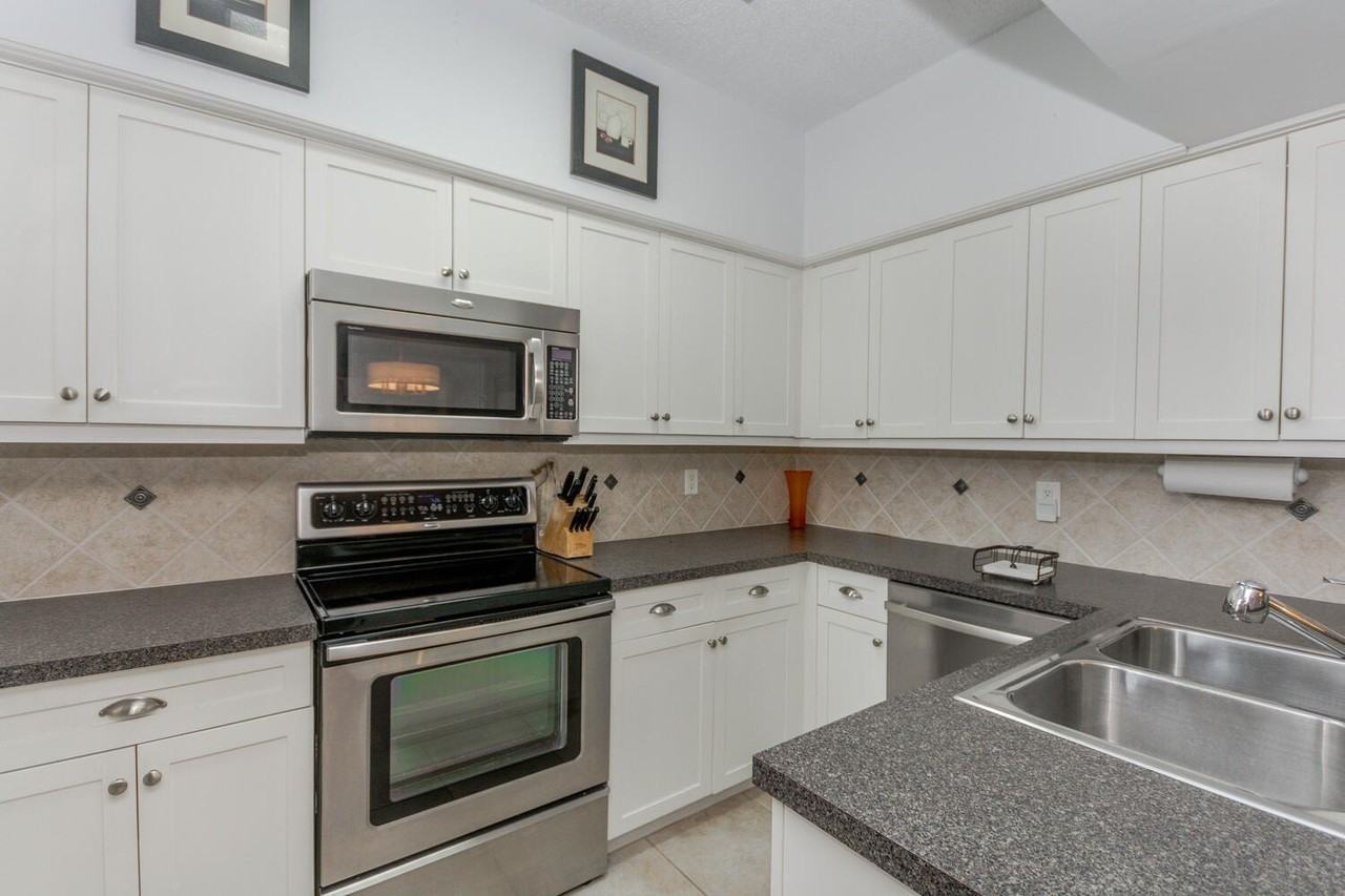 4205 Fairway Dr N #4205 - Photo 3 of 43