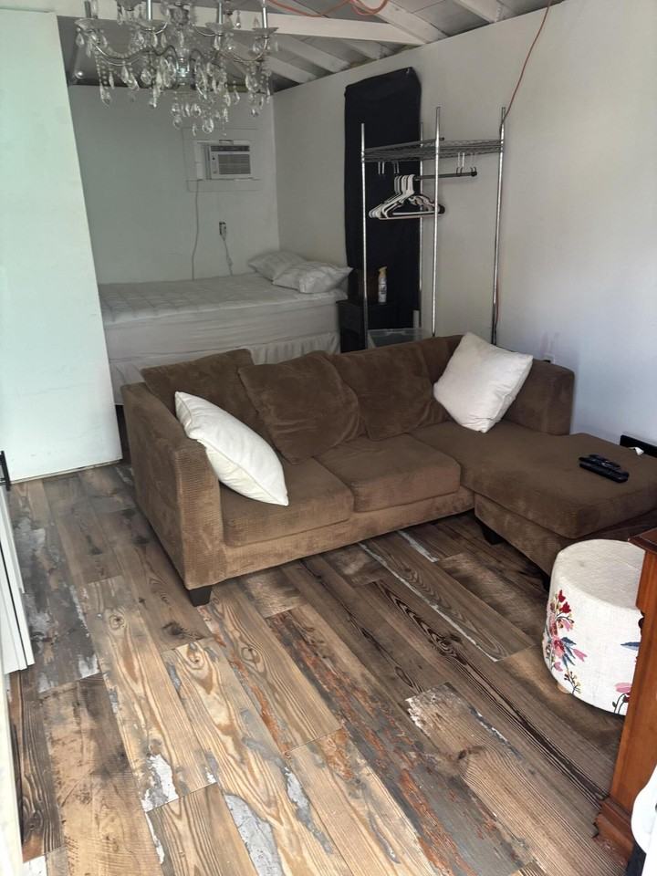 718 W Palm St #B - Photo 2 of 2