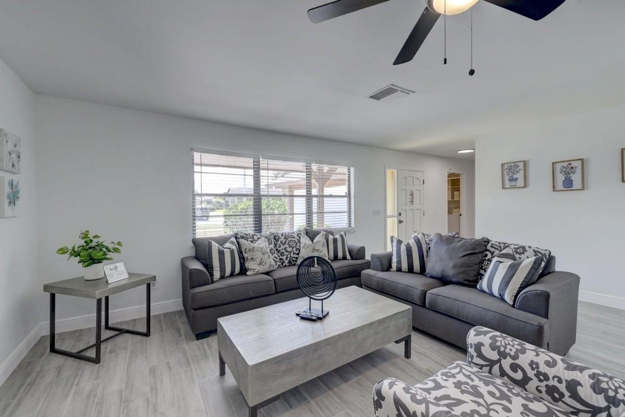 543 Se Greenway Ter - Photo 3 of 21