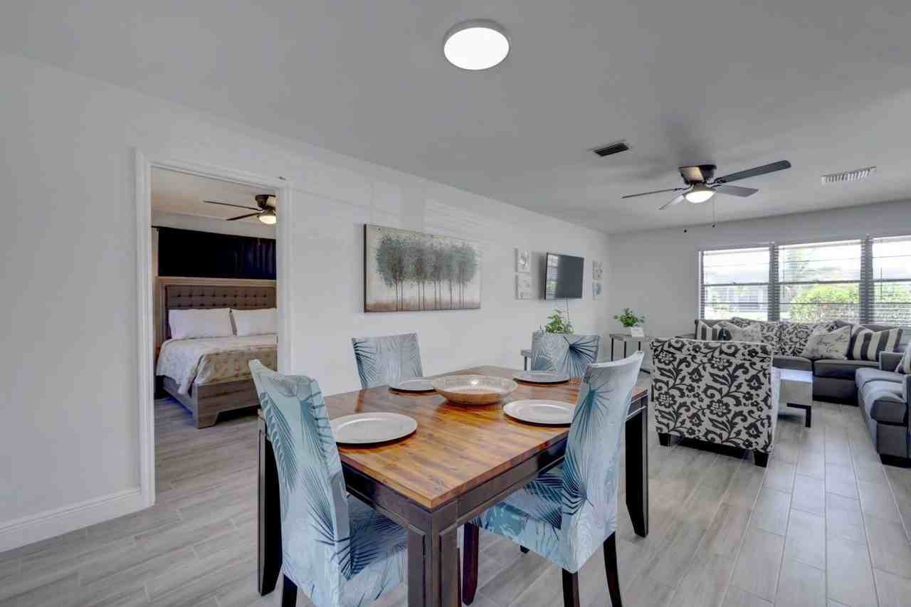 543 Se Greenway Ter - Photo 4 of 21