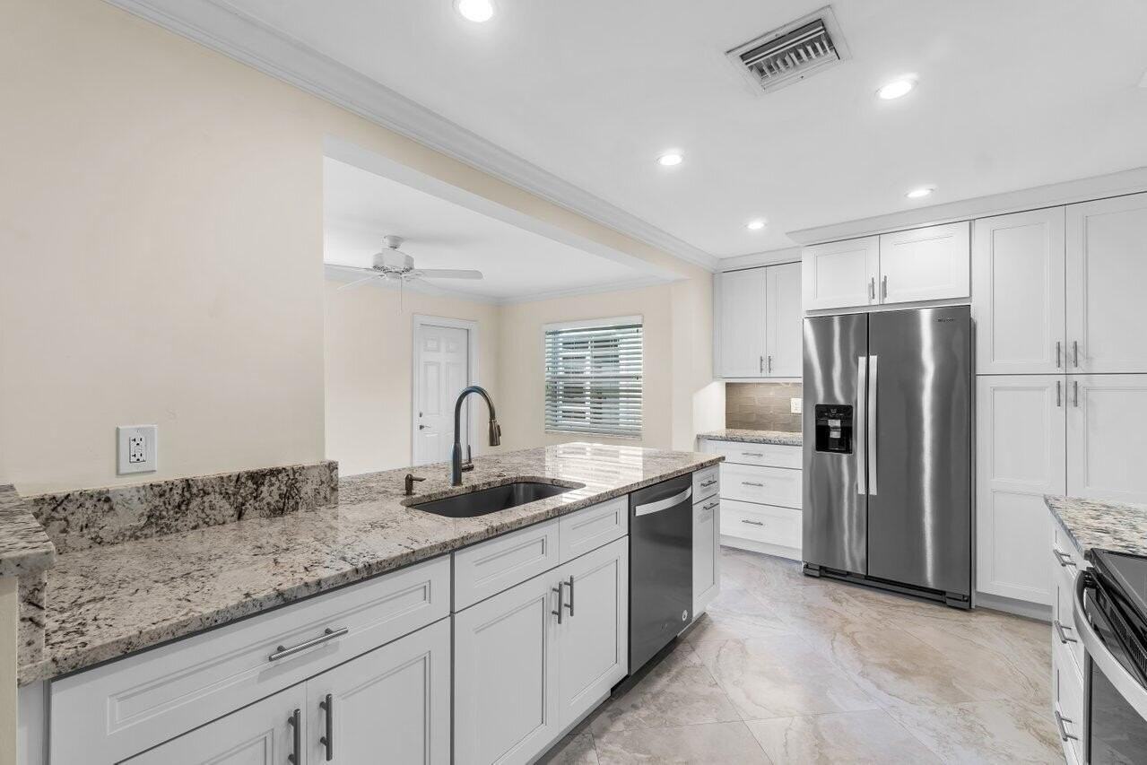 2096 Sw 13th Ter - Photo 3 of 39