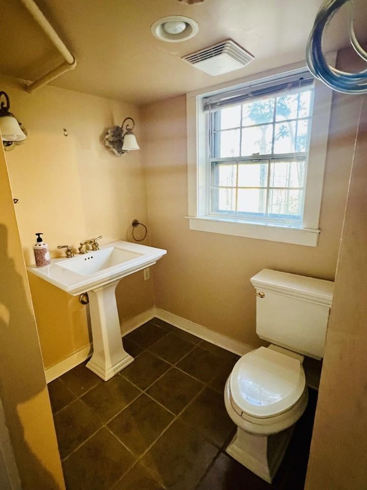 3162 Stoneridge Rd Sw - Photo 3 of 23