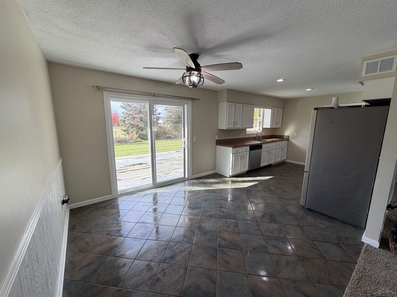 3139 N Thomas - Photo 2 of 15