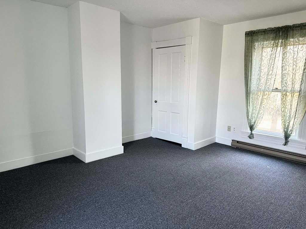 19385 Main St - Photo 5 of 9