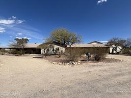 featured image of 1701 E Lind Rd