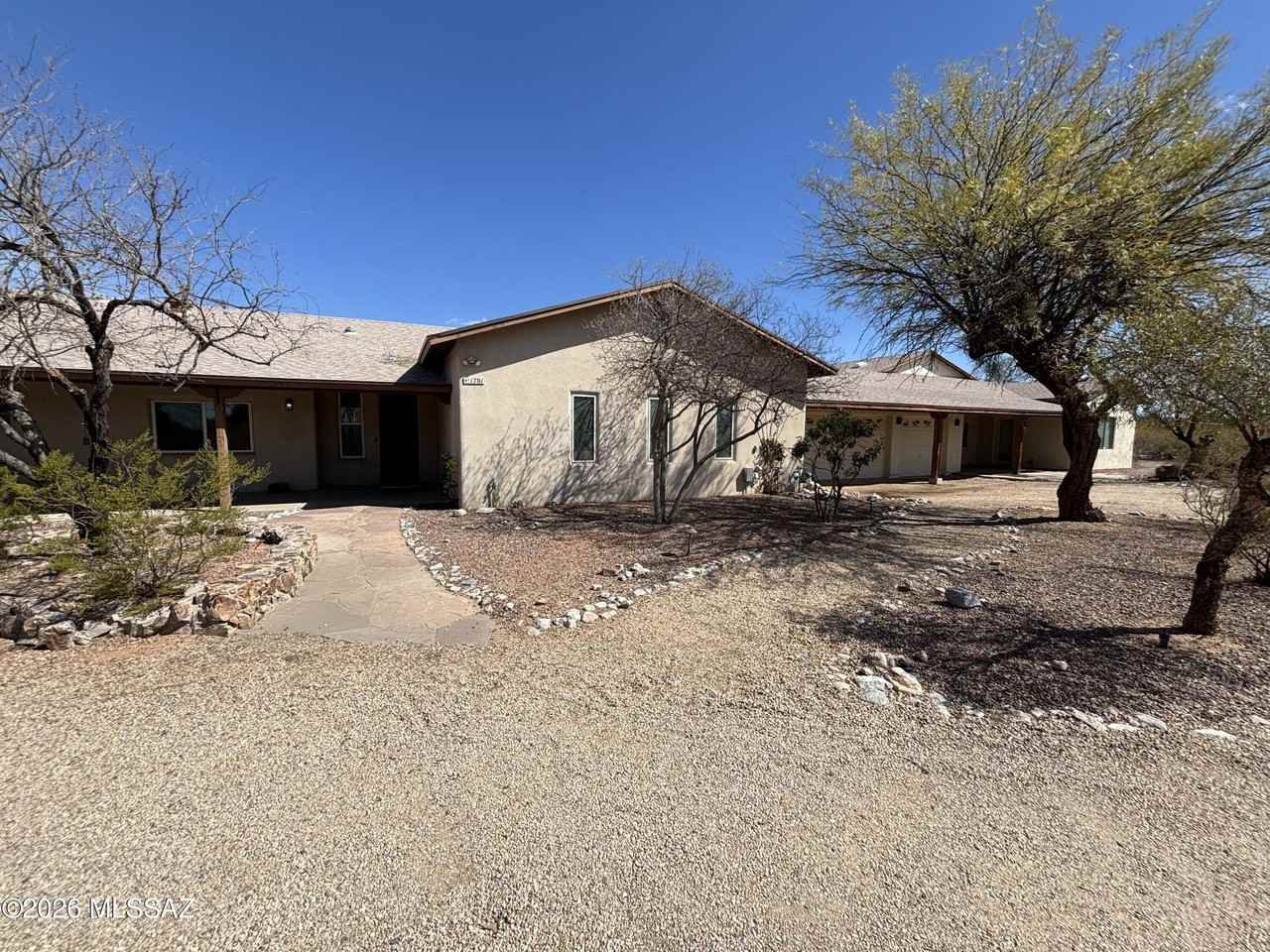 1701 E Lind Rd - Photo 2 of 38