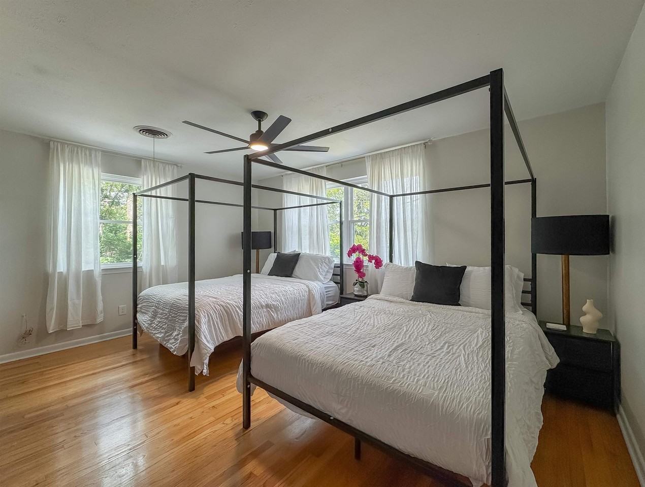 1044 Seminole Dr - Photo 6 of 50