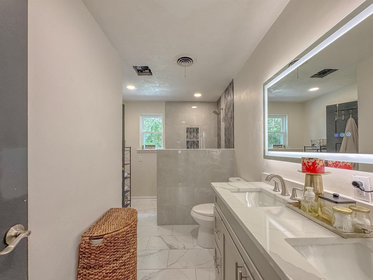 1044 Seminole Dr - Photo 7 of 50