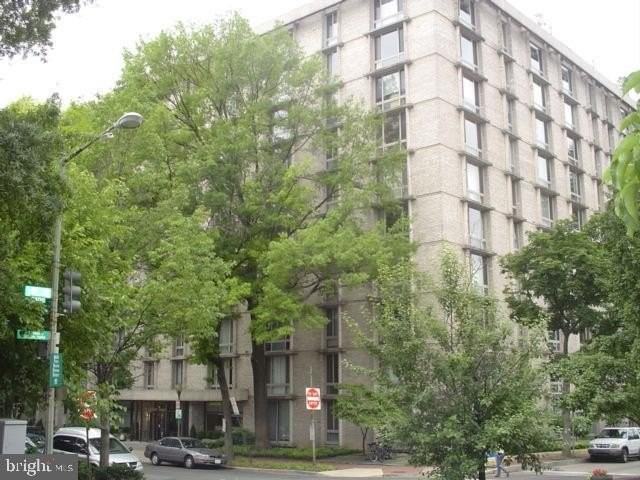 950 25th St Nw Apt 211n #211N