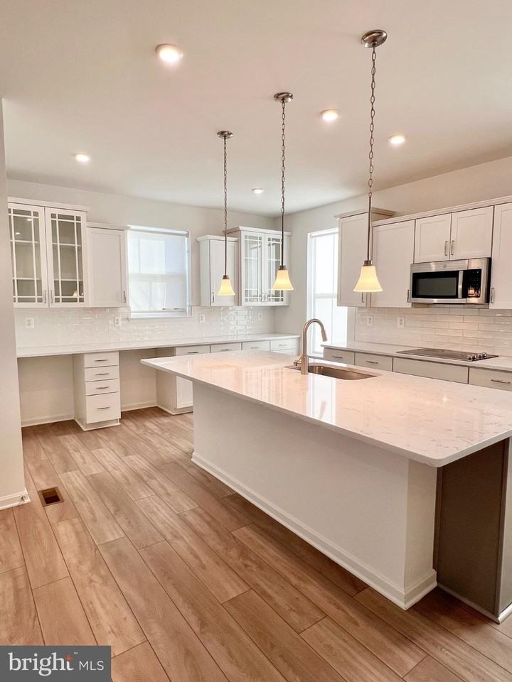 310 Andrew Ct - Photo 7 of 50