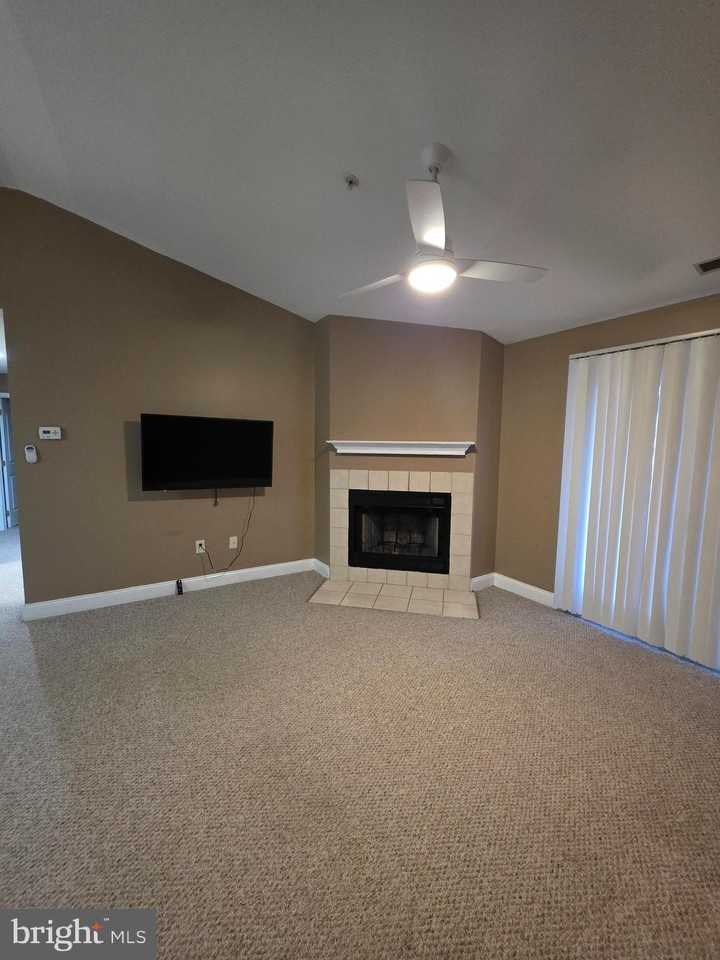 2809 Waters Edge Dr #260 - Photo 3 of 40