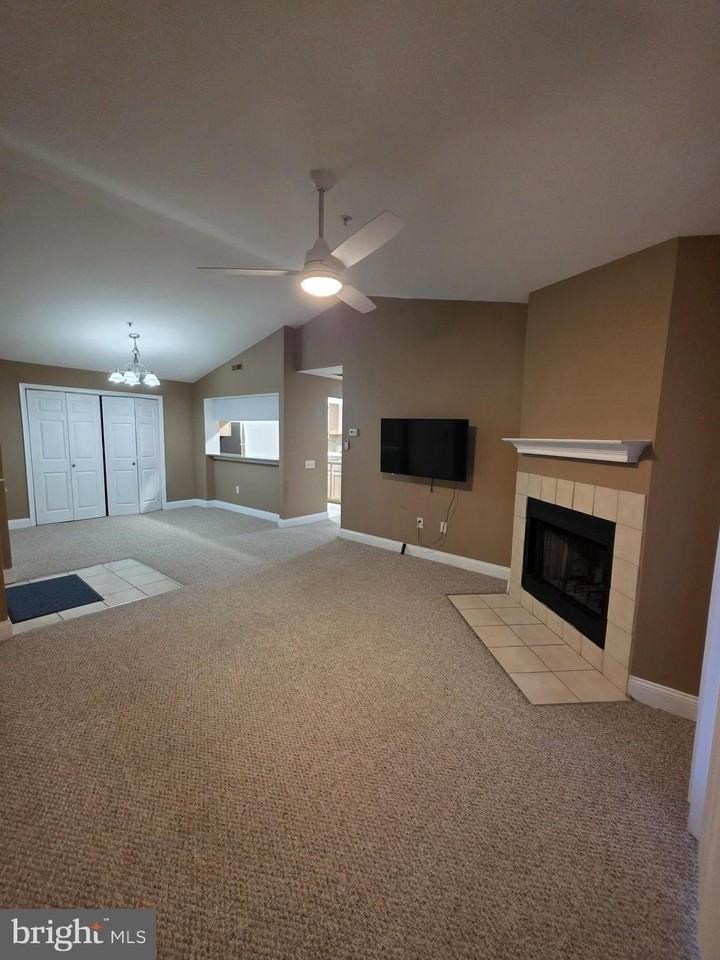 2809 Waters Edge Dr #260 - Photo 4 of 40