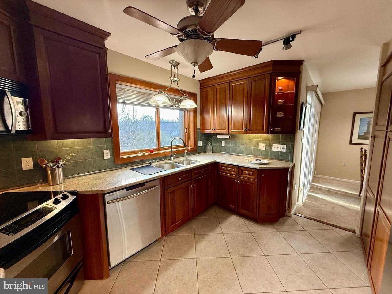 2 President Point Dr Unit A3 #A3 - Photo 5 of 37