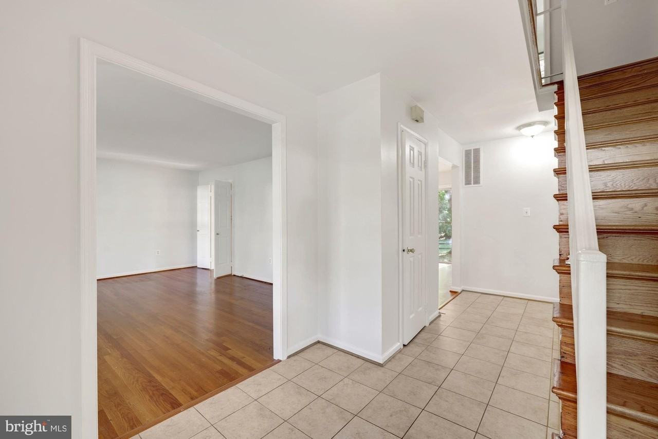 8208 W Gainsborough Ct - Photo 3 of 50