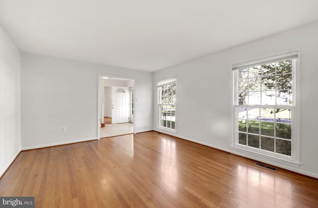 8208 W Gainsborough Ct - Photo 5 of 50