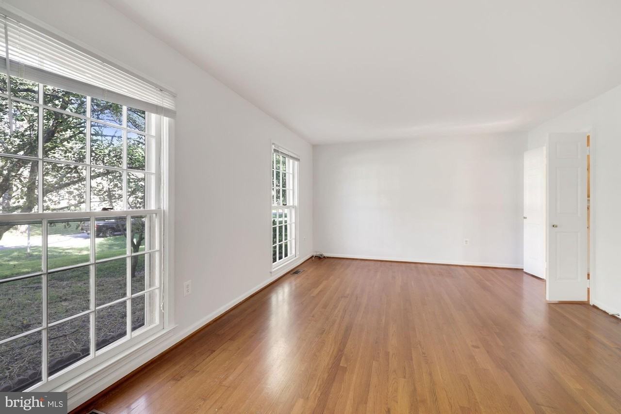 8208 W Gainsborough Ct - Photo 6 of 50