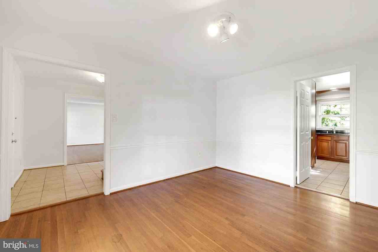 8208 W Gainsborough Ct - Photo 7 of 50