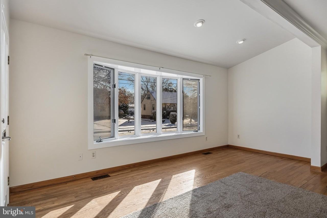 306 Lincoln Ave N - Photo 4 of 20