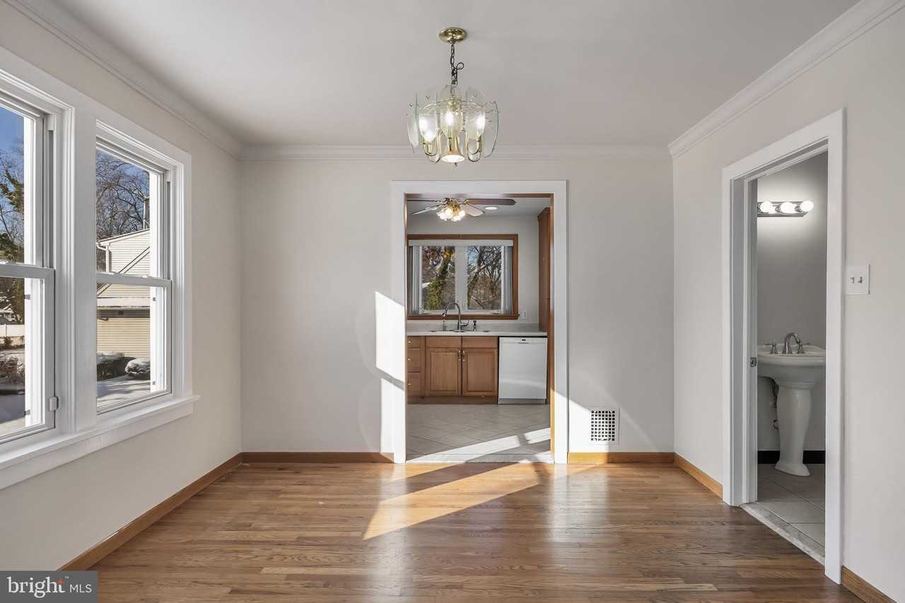 306 Lincoln Ave N - Photo 7 of 20