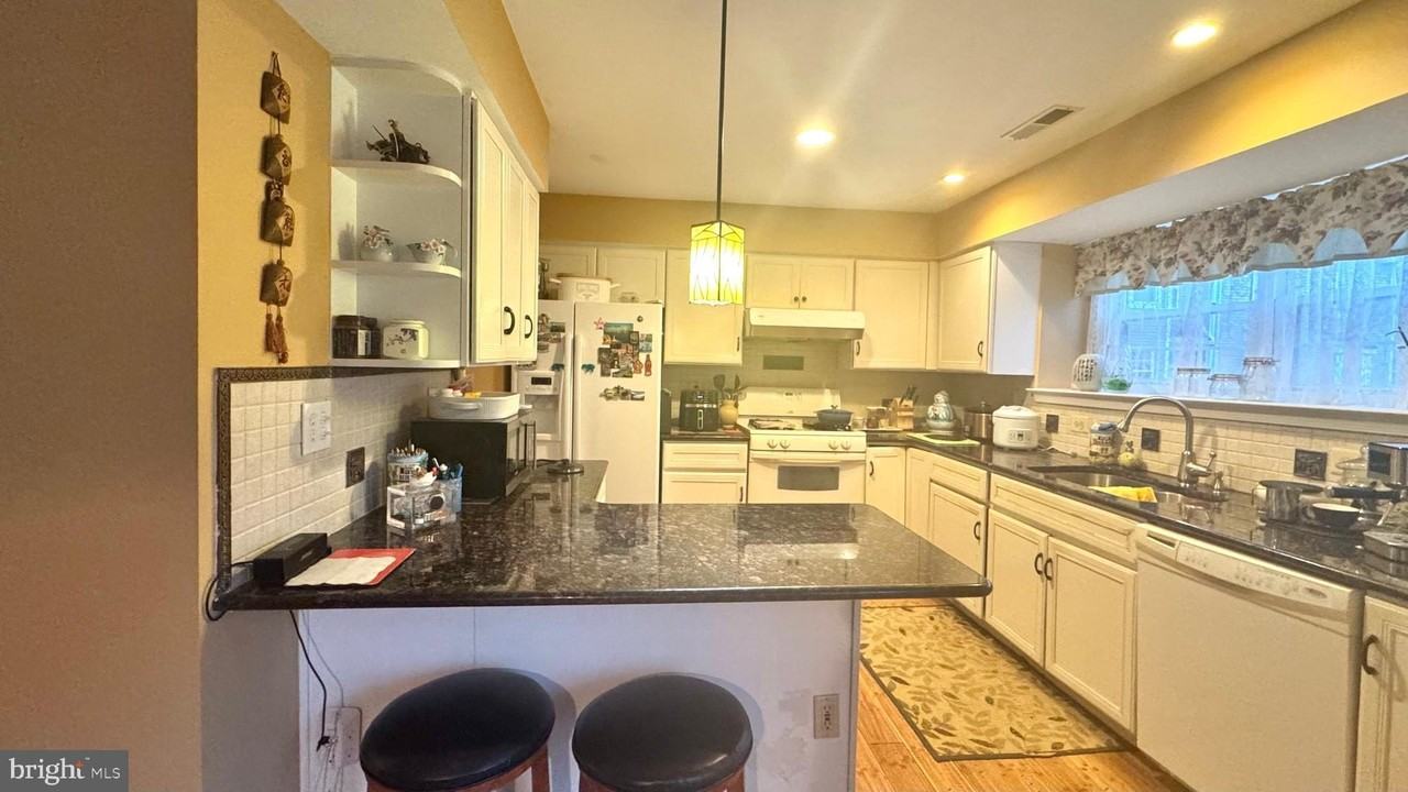 32 Ketley Pl - Photo 3 of 26