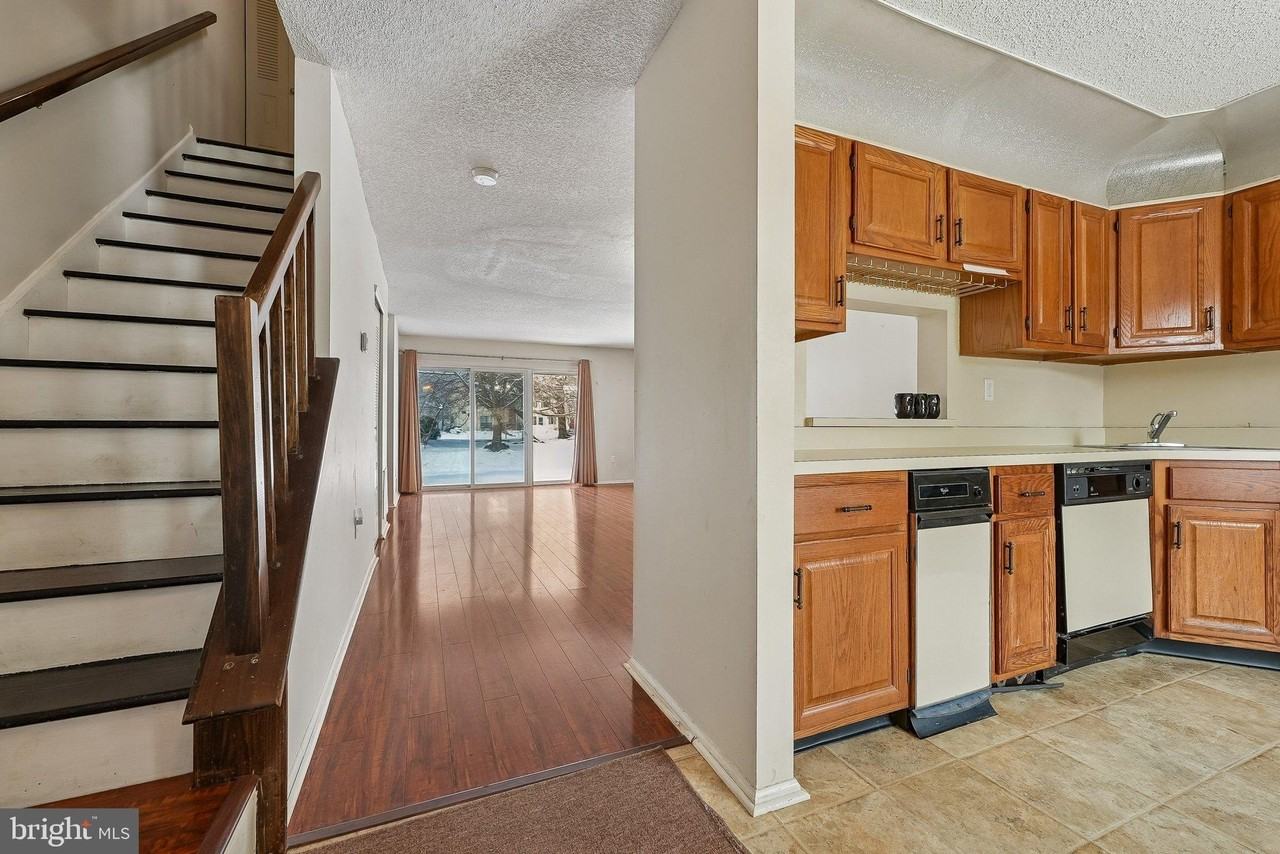 8 Marsh Ct - Photo 5 of 32