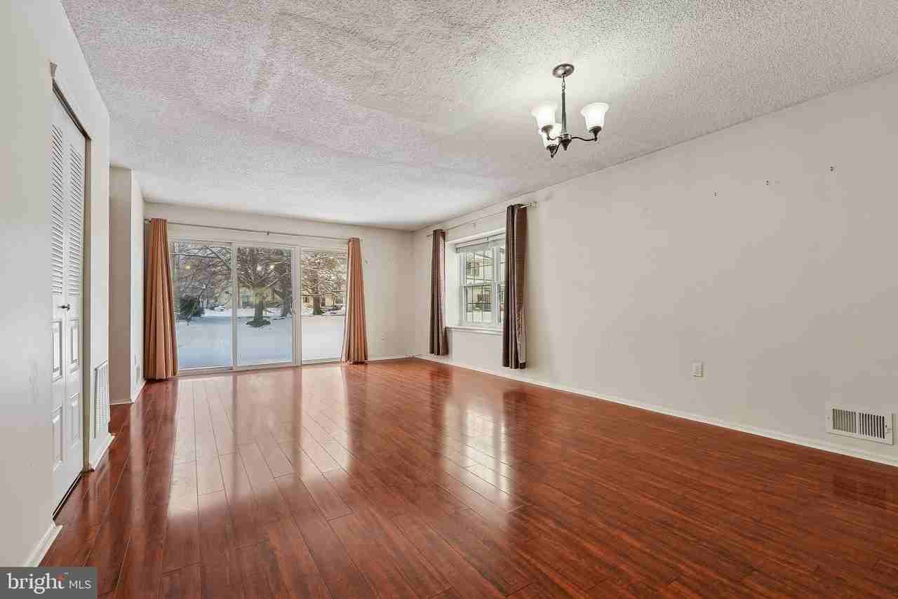 8 Marsh Ct - Photo 7 of 32