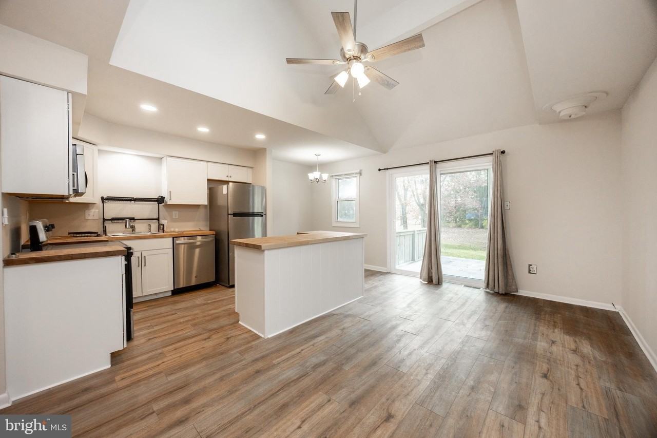 1104 Saint Michaels Ct Unit 1104 #1104 - Photo 4 of 26