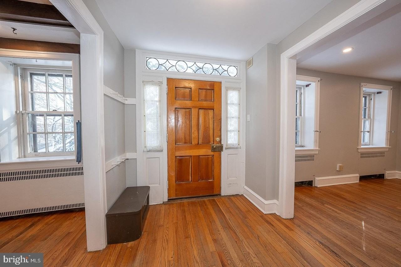 625 Chelten Hills Dr - Photo 3 of 50