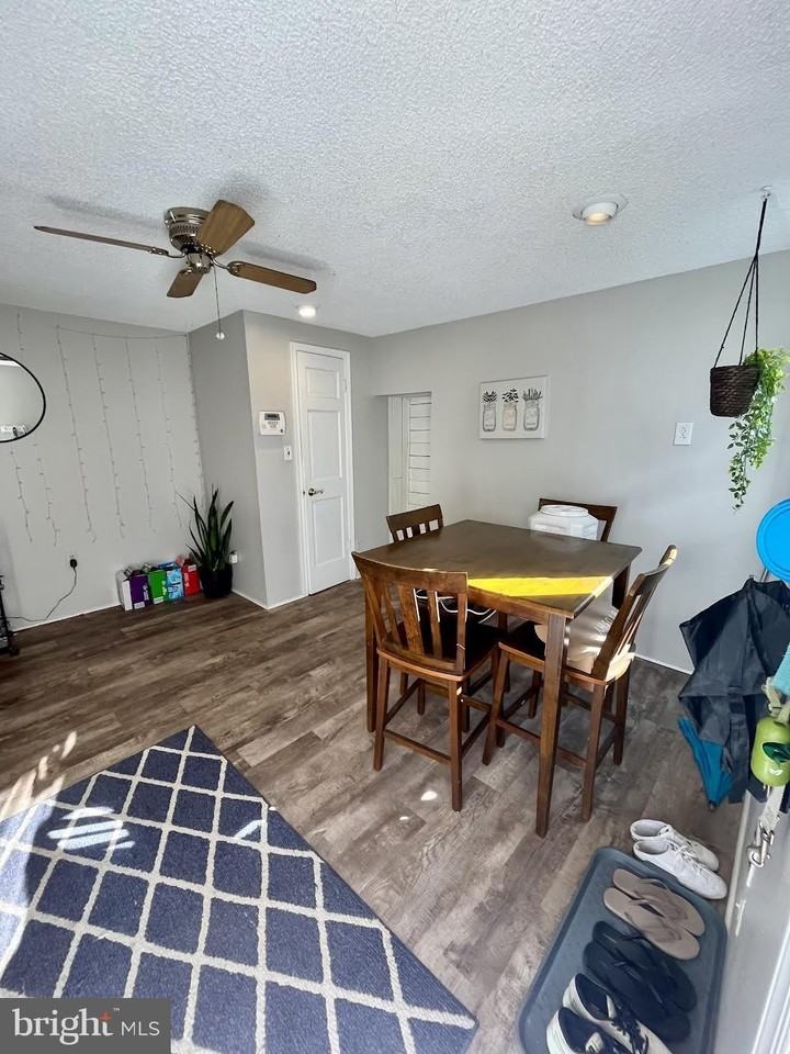 125 Maple St - Photo 3 of 32