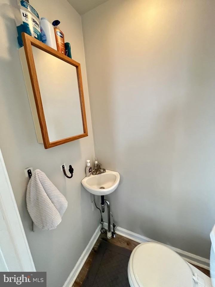 125 Maple St - Photo 4 of 32