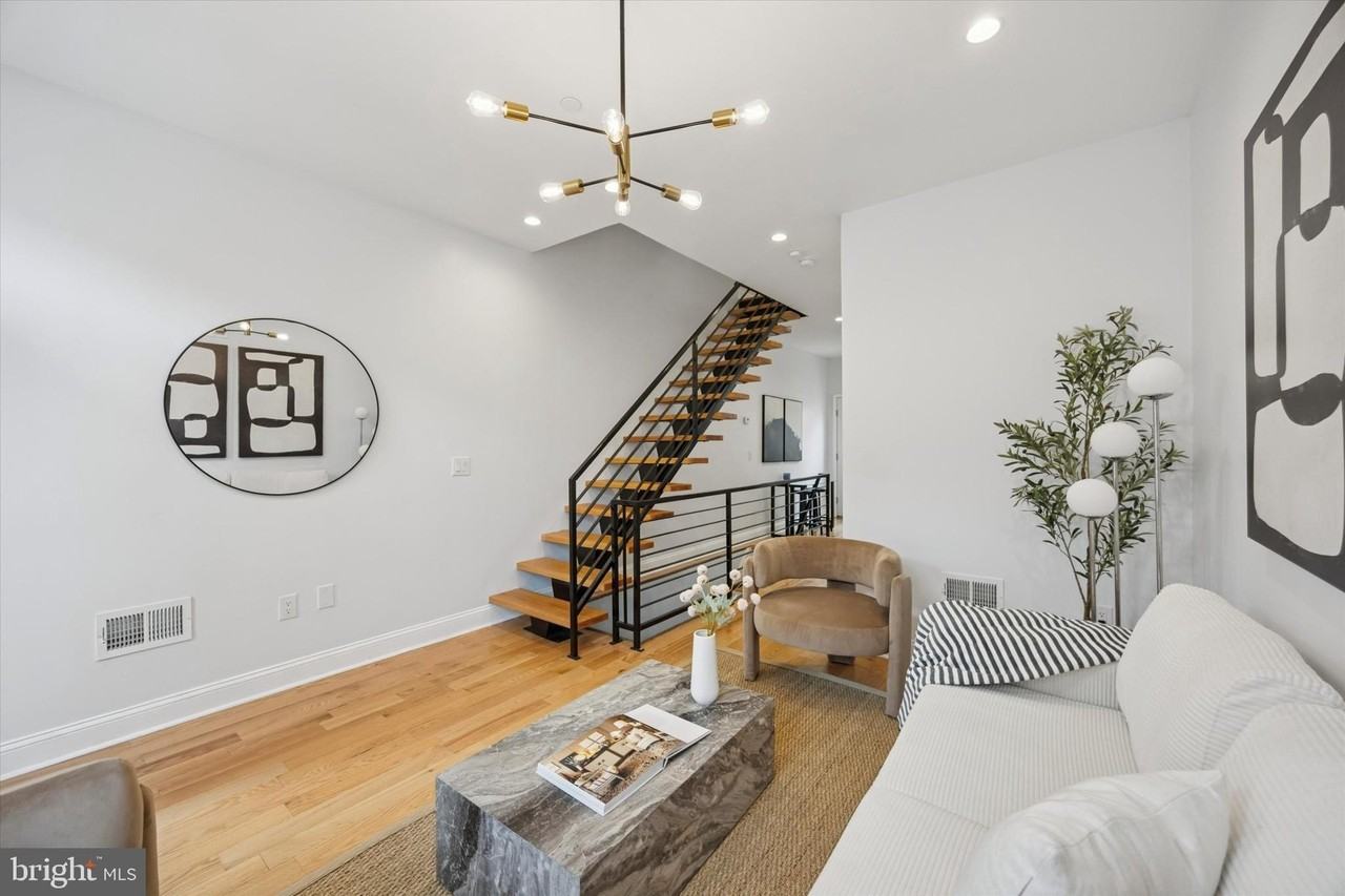 2220 E Harold St - Photo 5 of 27