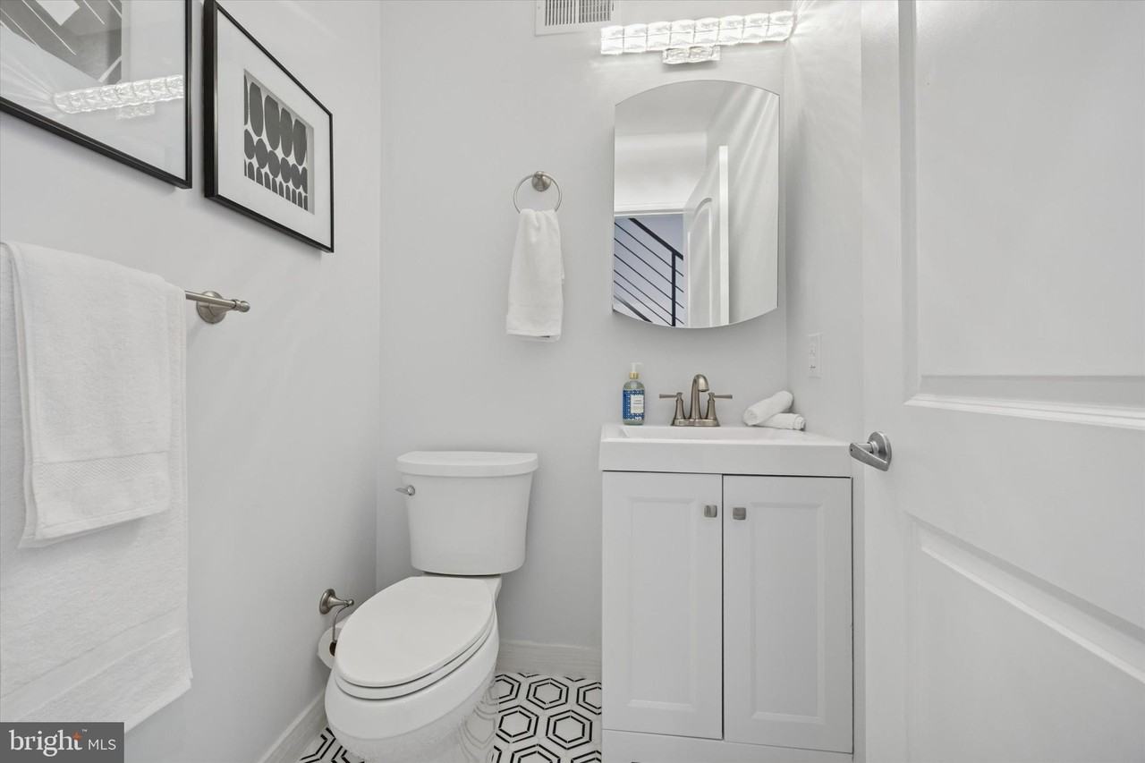 2220 E Harold St - Photo 6 of 27