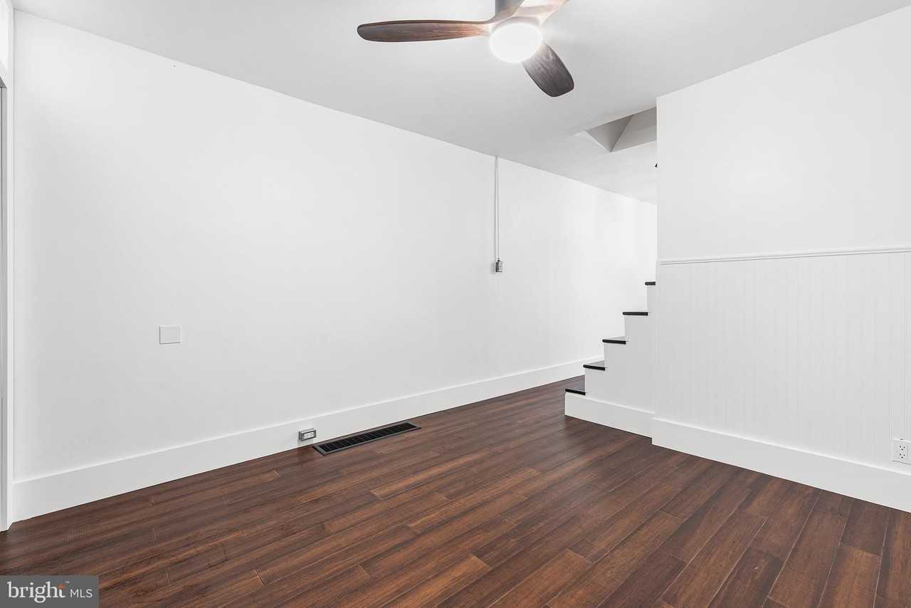 2549 Collins St - Photo 4 of 26