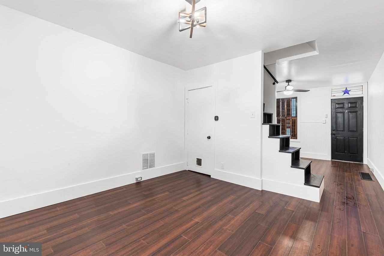 2549 Collins St - Photo 5 of 26