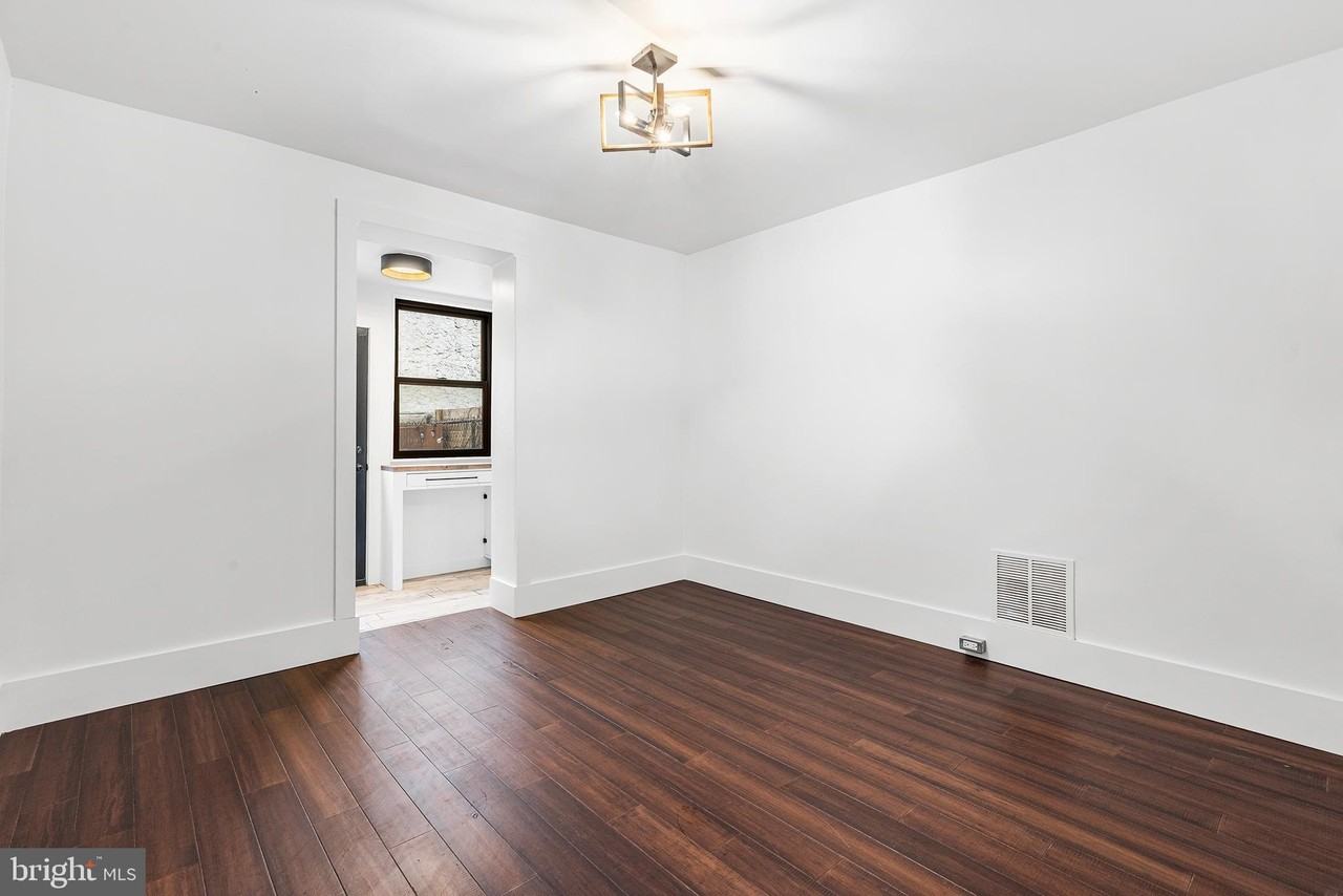 2549 Collins St - Photo 6 of 26