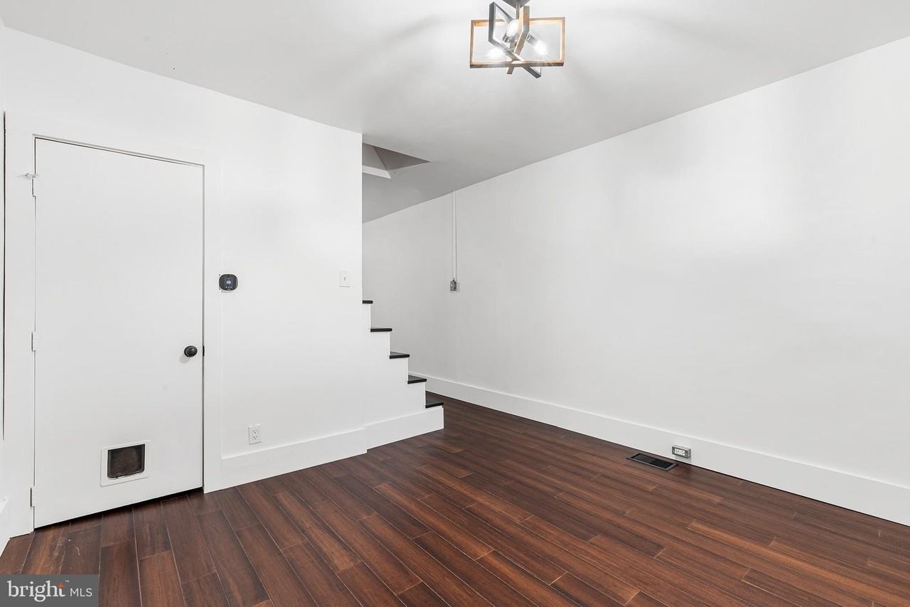 2549 Collins St - Photo 7 of 26