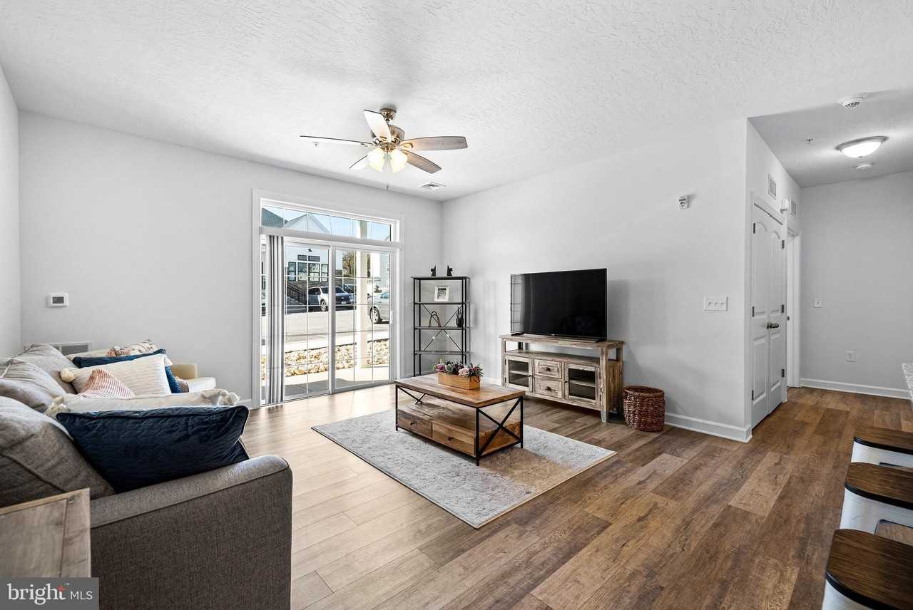 3101 Rowen Ct - Photo 4 of 28