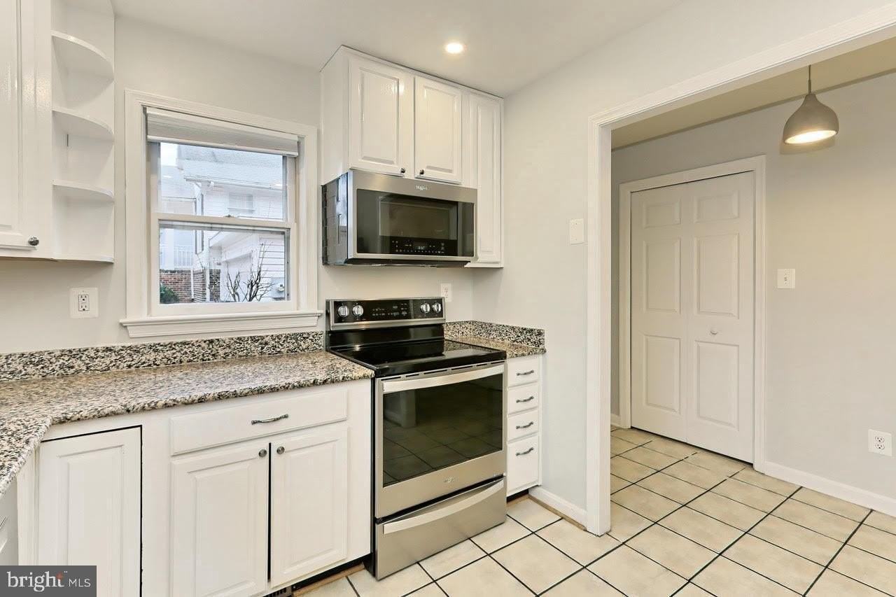 1024 N Monroe St - Photo 7 of 49