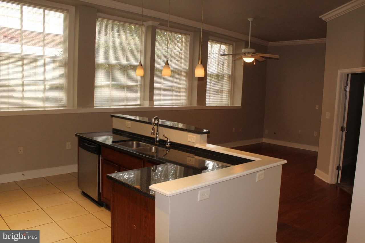 900 Barton St Unit 106 #106 - Photo 5 of 10