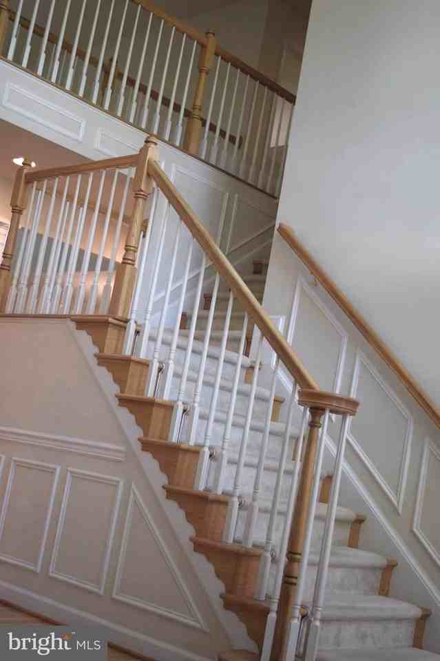 6808 Old Chesterbrook Rd - Photo 3 of 31