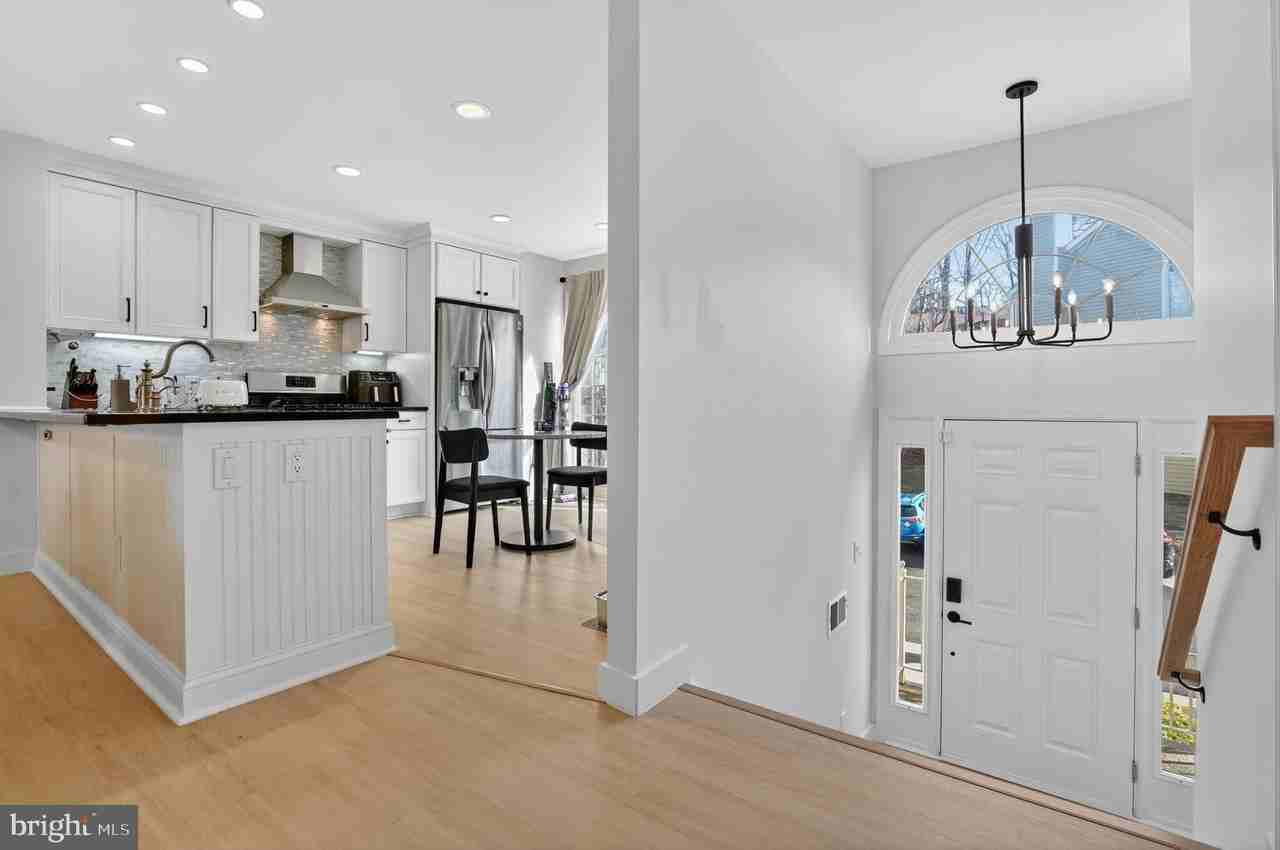 11433 Heritage Oak Ct - Photo 3 of 24