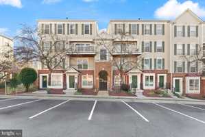 featured image of 46956 Courtyard Sq Unit 300 #300
