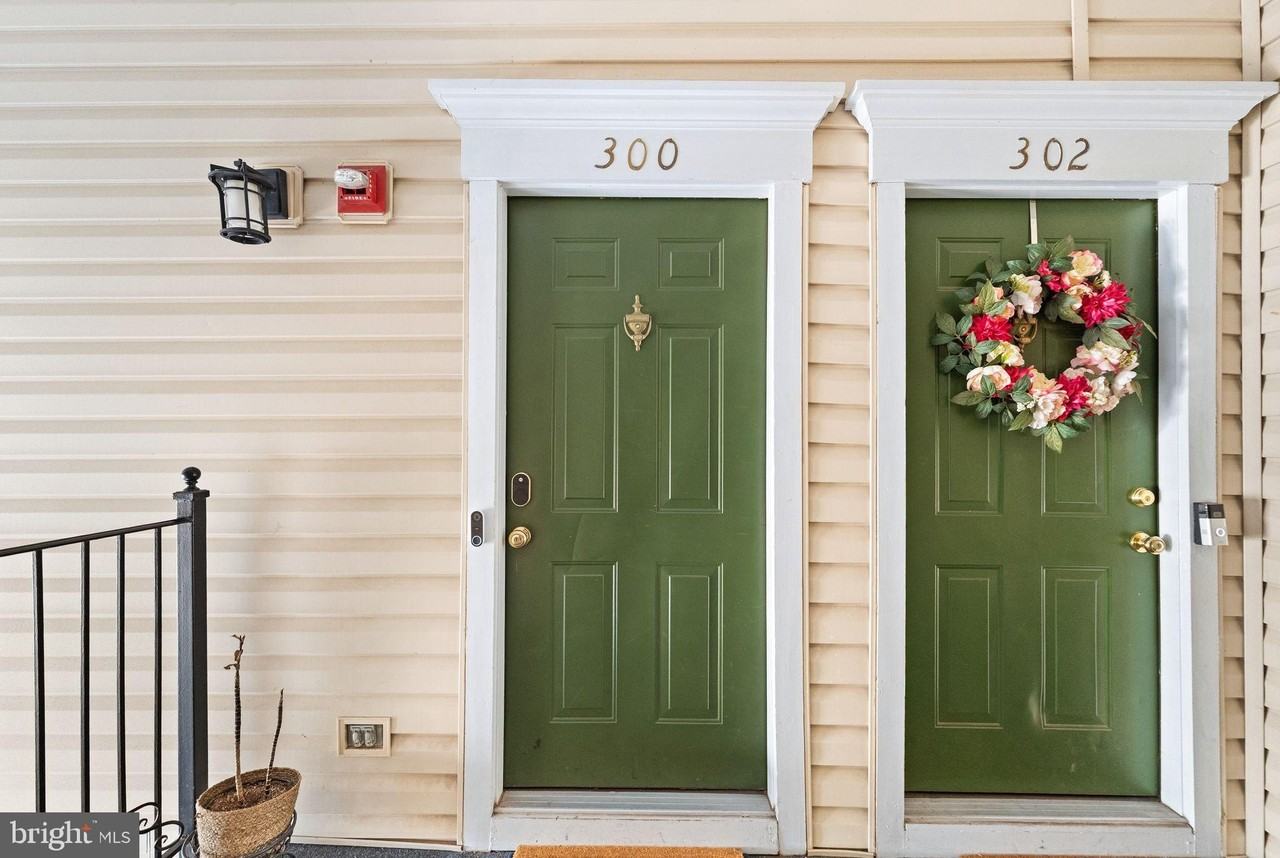 46956 Courtyard Sq Unit 300 #300 - Photo 2 of 44