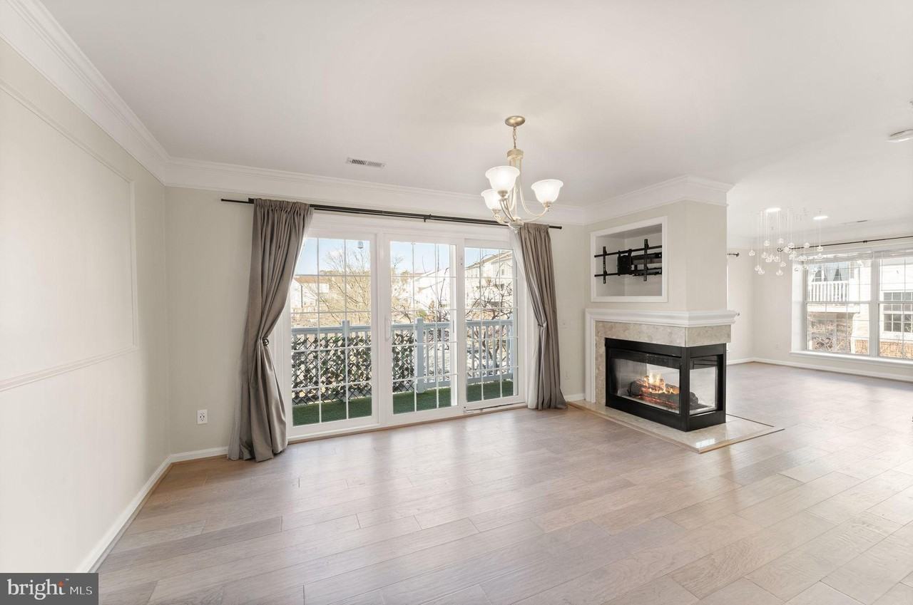 46956 Courtyard Sq Unit 300 #300 - Photo 3 of 44