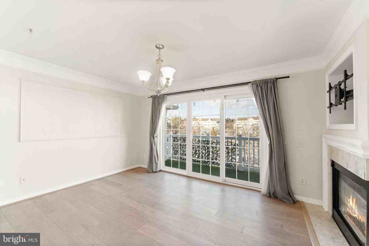 46956 Courtyard Sq Unit 300 #300 - Photo 6 of 44