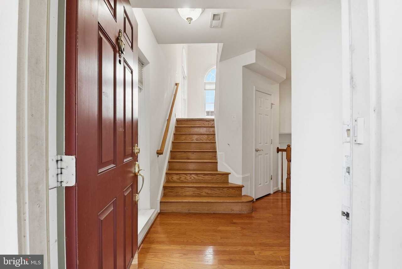 21770 Ladyslipper Sq - Photo 2 of 25